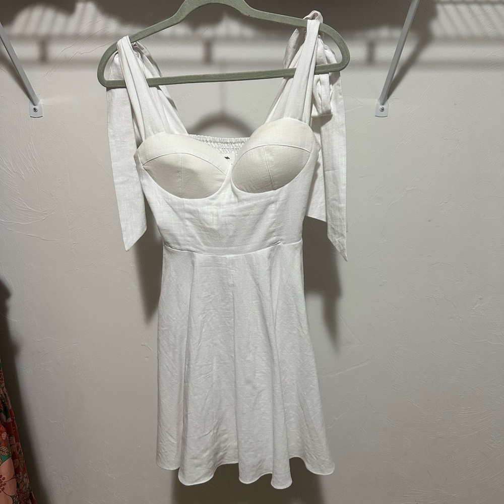 GIRLEY BOW STRAP MINI DRESS IN WHITE